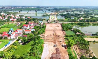 Cưỡng chế đất 9 hộ gia đình để 'thông' đường BT hơn 6.000 tỷ đồng