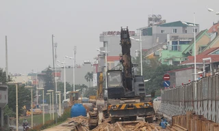 Công trình hạ đê Nghi Tàm vắng bóng công nhân