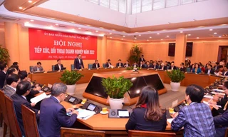 Chủ tịch Hà Nội khẳng định sẽ 'đứng cạnh, đi cạnh' doanh nghiệp