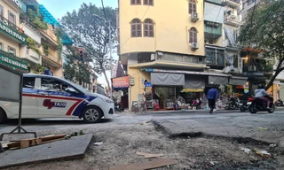 Cận cảnh nhiều tuyến phố Hà Nội bị xới tung dịp cuối năm