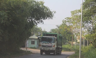 Bắt đầu 'giải vây' hàng nghìn tấn rác tại thị xã Sơn Tây