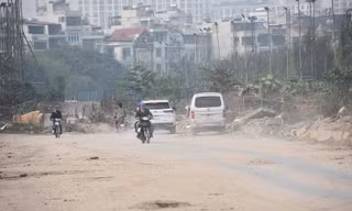 Hà Nội: Con đường nghìn tỉ dang dở, ngập rác và bụi mù mịt 