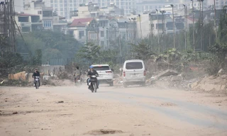 Hà Nội: Con đường nghìn tỉ dang dở, ngập rác và bụi mù mịt 