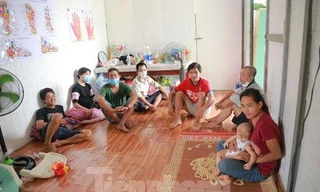 Nhiều người lao động được hỗ trợ quà, tiền thuê nhà. Ảnh minh họa