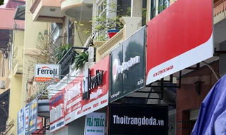 Hình ảnh hàng loạt cửa hàng trên phố kiểu mẫu bỏ 'đồng phục'