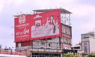 Hà Nội: Lúng túng xử lý biển quảng cáo sai quy định