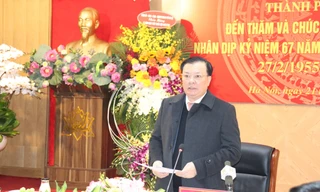 Bí thư Thành ủy Hà Nội Đinh Tiến Dũng đến thăm, chúc mừng Sở Y tế Hà Nội