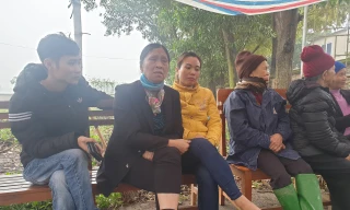 Vì sao người dân tiếp tục chặn xe vào bãi rác Nam Sơn?