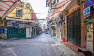 Phố "Tây" Tạ Hiện chưa bao giờ vắng đến thế