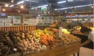 Gian hàng rau củ tại siêu thị Tops Market Hà Đông