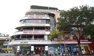 Bắt đầu các bước quây tôn, tháo dỡ công trình Hàm cá mập