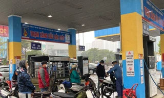 Cây xăng tại quận Cầu Giấy hoạt động bình thường trong giờ làm việc đã đăng ký với Sở Công thương. Ảnh: Cục QLTT Hà Nội