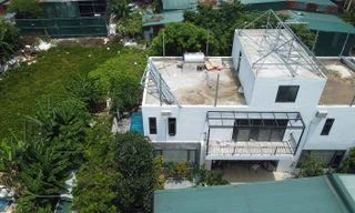 Các hồ lớn ở phường Định Công đang bị 'biến dạng'