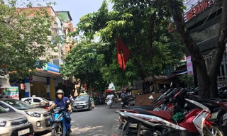 Trông giữ xe tràn lan tại khu vực bến xe Giáp Bát