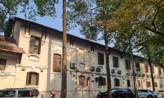 Mặt phố Hùng Vương của công trình vẫn còn nguyên vẹn