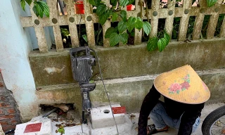 Hà Nội: Hàng nghìn hộ dân bức xúc vì mập mờ trong lắp đặt đồng hồ nước