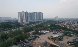 Hà Nội: Bãi xe, kho hàng không phép ồ ạt 'mọc' trên đất dự án