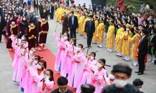 Khai hội Tây Thiên - Hành trình 'Đến với Phật, về với Mẫu'