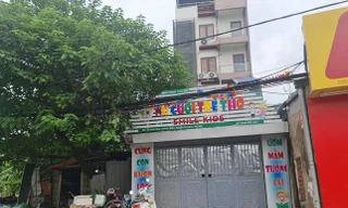 Cơ sở mầm non tư thục Nụ cười trẻ thơ nằm ngay sát bãi thu phế liệu