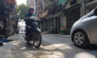 Hà Nội: Sau vỉa hè, lại khốn khổ vì đường bị đào xới khắp nơi