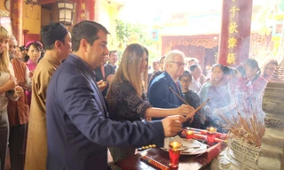 Gần 30 Đại sứ các nước đi lễ đầu năm