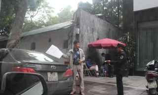 Mỗi ngày mất 300 nghìn gửi xe, nhiều người bỏ cuộc chơi xế hộp