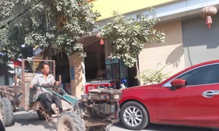 Bắc Ninh: Xe công nông tấp nập lưu thông trên tỉnh lộ