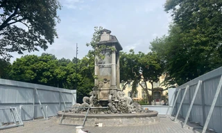 Hà Nội tu bổ đài phun nước Con Cóc