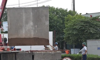 Dỡ bỏ rào bê tông chắn đường Vành đai 2,5 sau chỉ đạo của TP Hà Nội