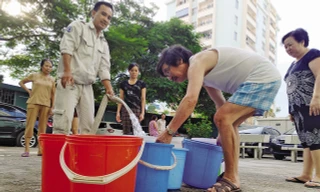 Hè 2018, nhiều chung cư khổ sở vì thiếu nước sạch.