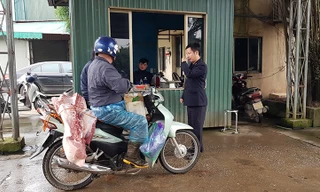 Lợn "cởi truồng" tại chốt kiểm dịch liên ngành