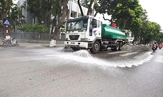 Sau 3 năm dừng, Hà Nội cho phép rửa đường trở lại những ngày nóng trên 40 độ C