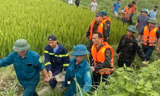 Lực lượng chức năng tìm thấy thi thể của các nạn nhân - Ảnh: Vĩnh Phúc 24h