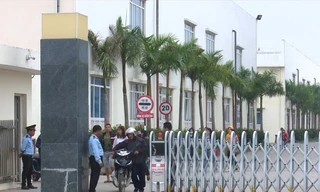 CÔng nhân Cty Lợi Tín đi làm trở lại. Ảnh: Tô Thế