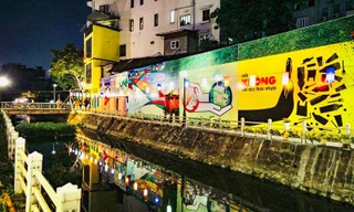 Một tuyến đường ven hồ Trúc Bạch vừa được cải tạo