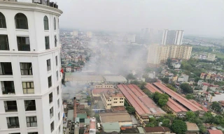 Hà Nội sẽ sớm di dời nhà máy dệt xả khói trắng gây ô nhiễm giữa khu dân cư