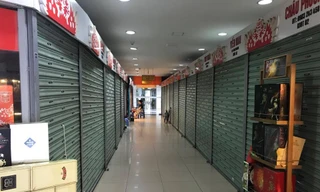 Cảnh đìu hiu ở 'chợ kết hợp trung tâm thương mại' 