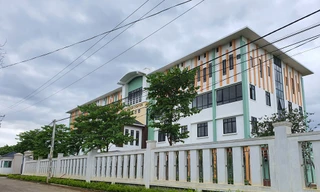 Công trình quy mô 4 tầng với tổng diện tích hơn 2.000 m2 trên đất nông trường chè Long Phú.