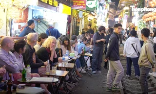 Hà Nội yêu cầu không giới thiệu tour đến khu cà phê đường tàu