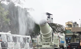 Cận cảnh 'pháo xa sương mù' dập bụi mịn lần đầu tiên chạy thử ở Việt Nam