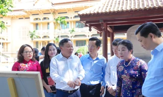 Phó Bí thư Thường trực Thành ủy Hà Nội tham quan các không gian sáng tạo