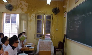 Lí giải chuyện trường vữa sập xuống đầu mãi chưa được sửa chữa