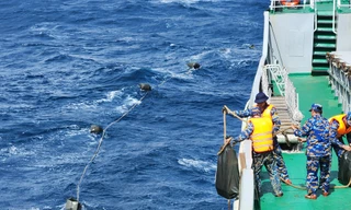 'Chúc Tết bằng loa, tặng quà qua dây' nhà giàn DK1