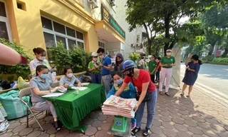 Đồng loạt triển khai đổi rác lấy quà tại 4 quận nội thành