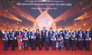 Trao giải Lễ tôn vinh “Doanh nhân Việt Nam tiêu biểu” năm 2022