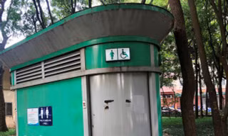 Nhà vệ sinh công cộng xuống cấp: Hà Nội yêu cầu kiểm tra, đầu tư mới