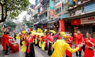 Rộn ràng khai mạc lễ hội Đền Bạch Mã ở phố cổ Hà Nội