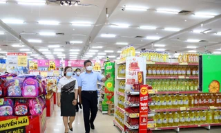 Lãnh đạo thành phố Hà Nội kiểm tra siêu thị trên địa bàn