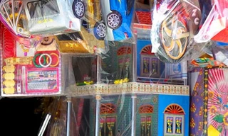 ‘Hốt bạc’ từ bán hàng hiệu cho người ‘cõi âm’