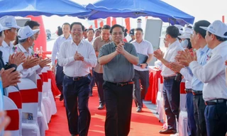 Thủ tướng dự khánh thành đập dâng có biểu tượng những chiếc lá ở Bình Định